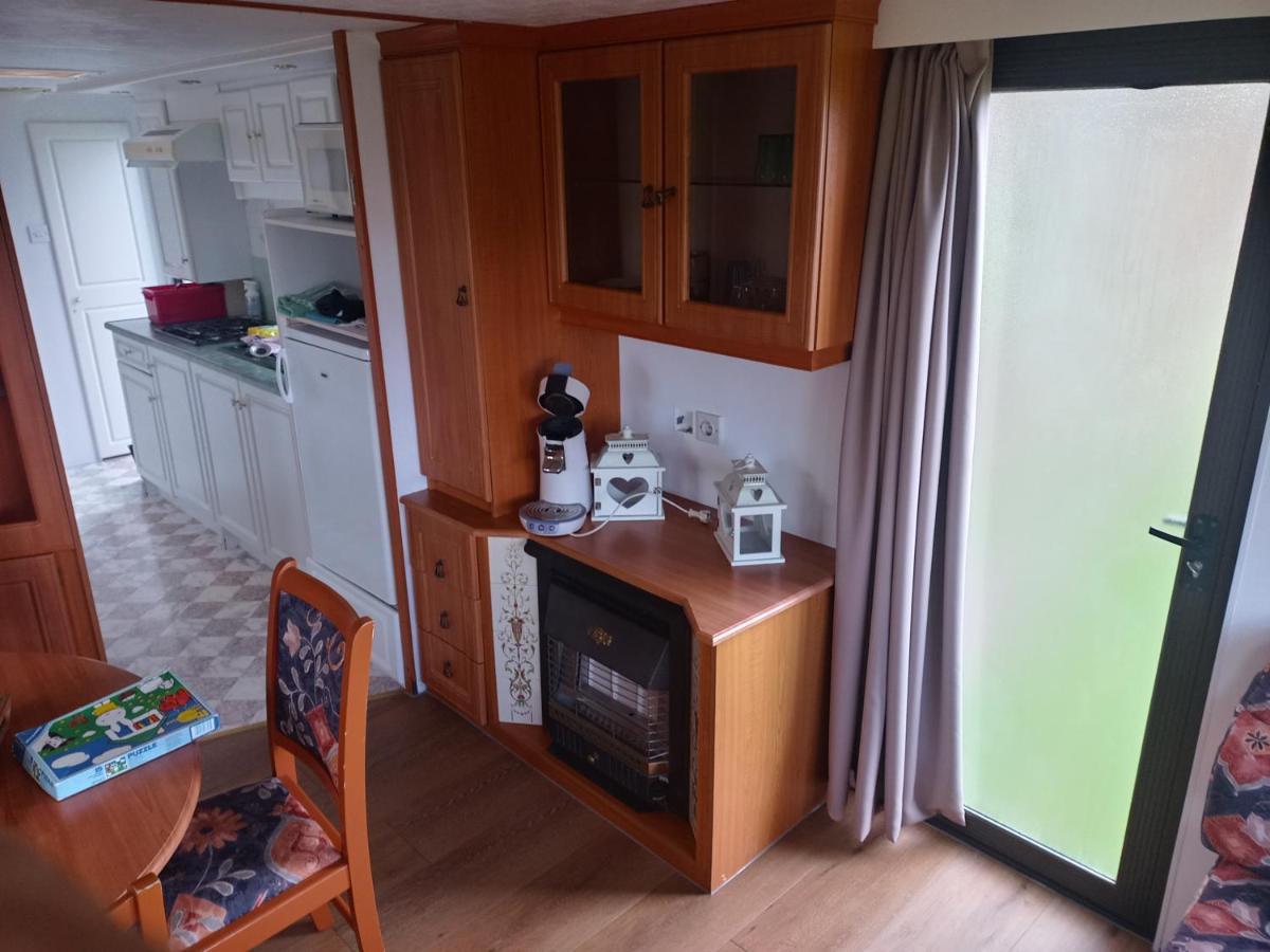 De Boerenskuur..Chalet.. Assendelft ภายนอก รูปภาพ
